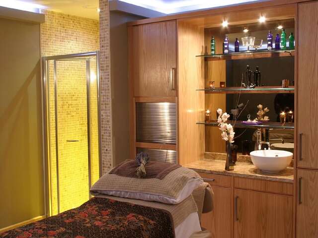 Отель Amber Springs Hotel Гори-27